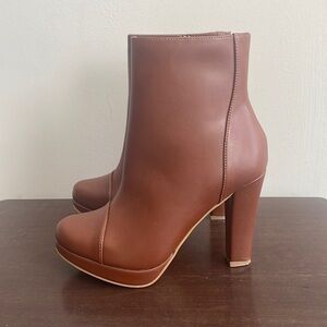 Andrea faux leather 4” heeled booties women size 7